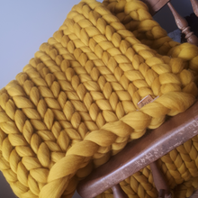 Load image into Gallery viewer, Handmade 100% Merino Wool Chunky Throw Blankets