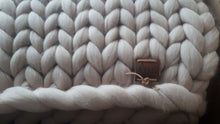 Load image into Gallery viewer, Chunky Merino Wool Throws