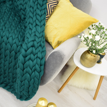 Load image into Gallery viewer, Handmade 100% Merino Wool Chunky Throw Blankets