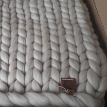 Load image into Gallery viewer, Handmade 100% Merino Wool Chunky Throw Blankets