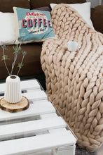 Load image into Gallery viewer, Chunky Merino Wool Throws
