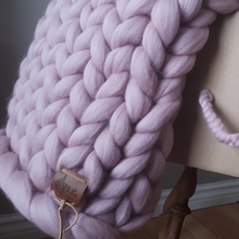 Load image into Gallery viewer, Handmade 100% Merino Wool Chunky Throw Blankets
