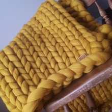 Load image into Gallery viewer, Handmade 100% Merino Wool Chunky Throw Blankets
