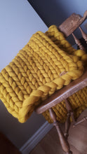 Load image into Gallery viewer, Chunky Merino Wool Throws
