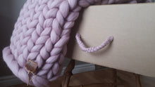 Load image into Gallery viewer, Chunky Merino Wool Throws
