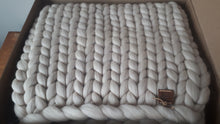 Load image into Gallery viewer, Chunky Merino Wool Throws
