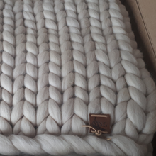 Load image into Gallery viewer, Handmade 100% Merino Wool Chunky Throw Blankets
