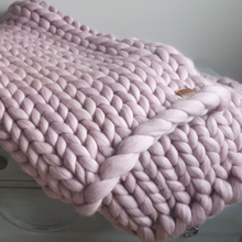 Load image into Gallery viewer, Handmade 100% Merino Wool Chunky Throw Blankets
