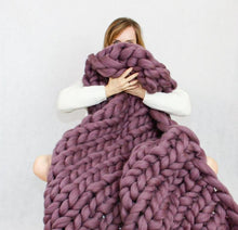 Load image into Gallery viewer, Chunky Merino Wool Throws
